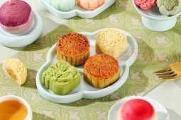 Nhân viên tố bị ép bỏ tiền túi mua bánh trung thu nếu bán ế