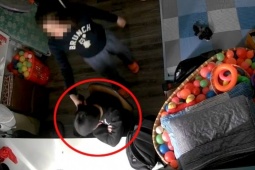 Công an Hà Nội làm việc với người liên quan vụ  ' bé trai tố bị mẹ kế bạo hành ' 