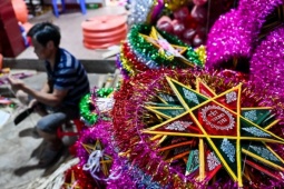 Cảnh khác lạ ở làng làm đèn ông sao nổi tiếng ở Ninh Bình