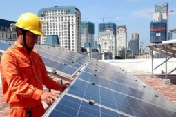 Phạt lắp điện mặt trời mái nhà nếu không thông báo: Người dân lo thêm thủ tục, EVN nói gì?