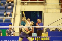 Hot girl Thùy Linh thắng hiện tượng cầu lông Hàn Quốc, vào chung kết Vietnam Open