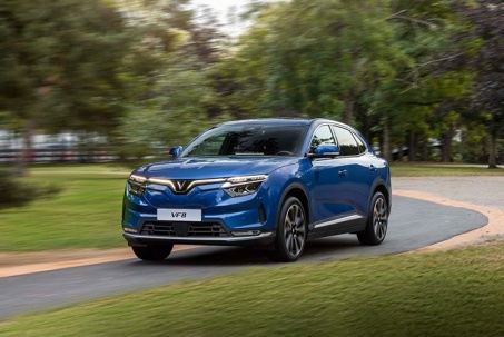 Giá xe VinFast VF 8 mới nhất tháng 9/2025, lăn bánh 0% phí trước bạ