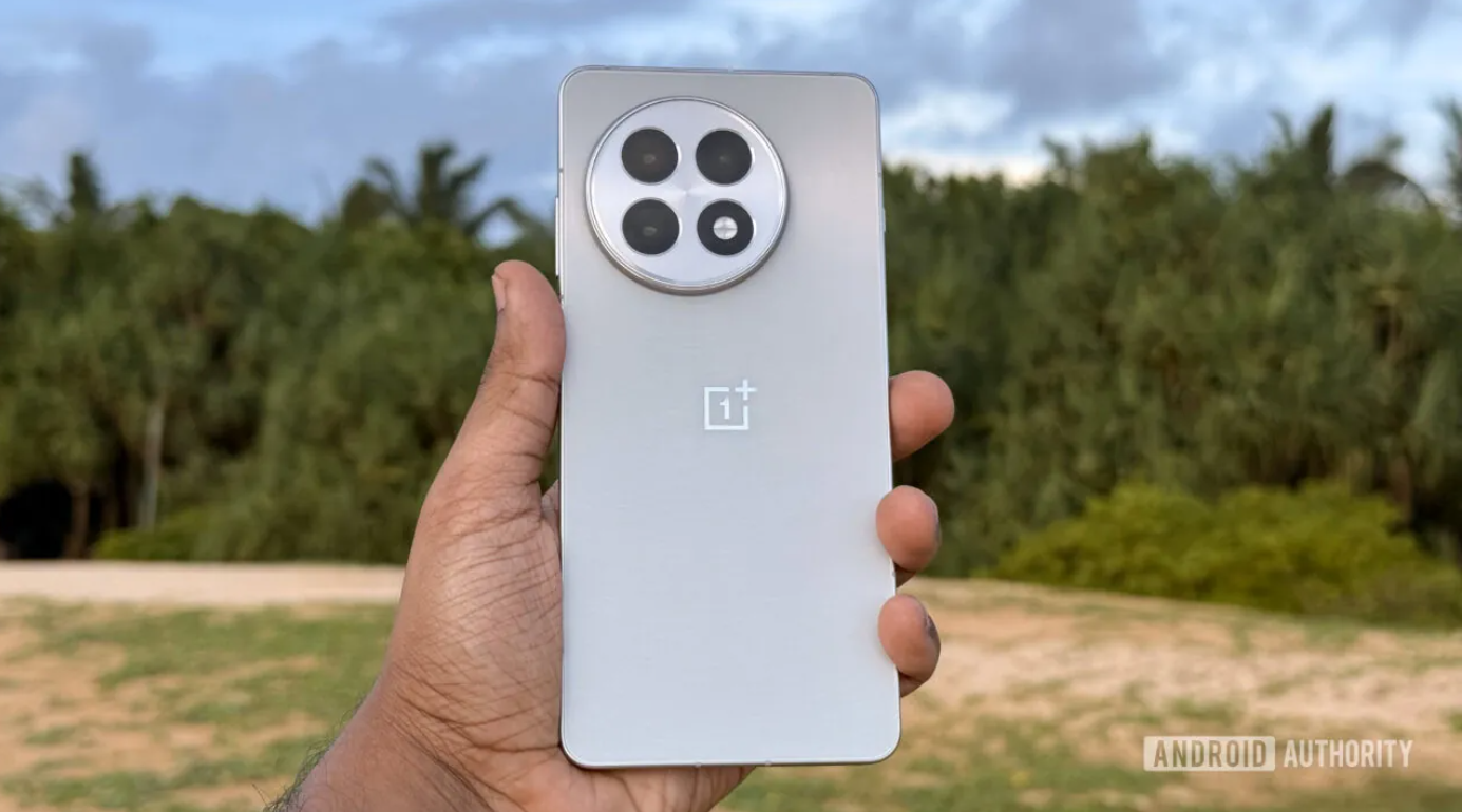 OnePlus 13R.