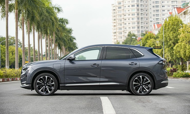 Giá xe VinFast VF 8 mới nhất tháng 9/2025, lăn bánh 0% phí trước bạ - 6