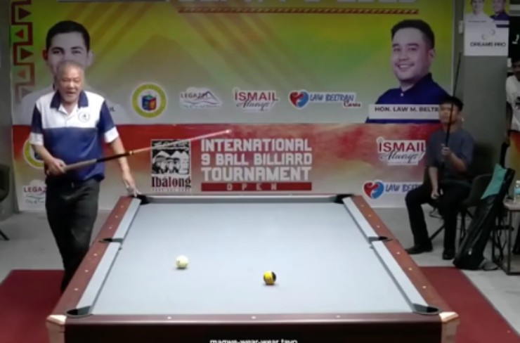 Khi Reyes cầm cơ, ít ai đoán được chính xác "Phù thủy" sẽ đưa bi vào lỗ nào