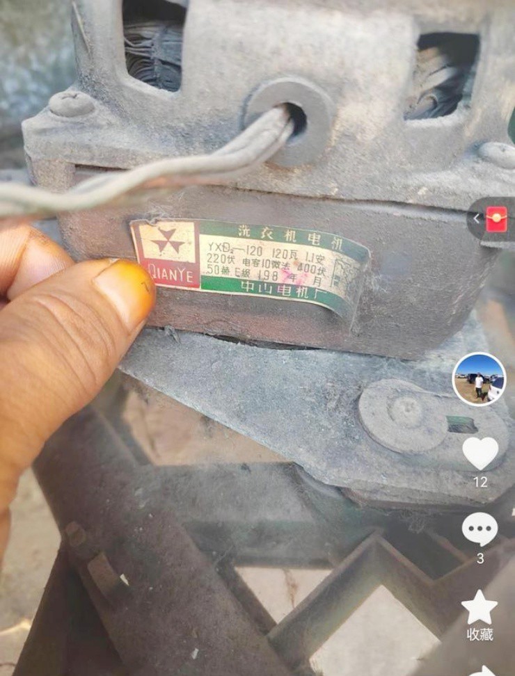 Tem trên máy giặt cho thấy nó được mua vào năm 1987