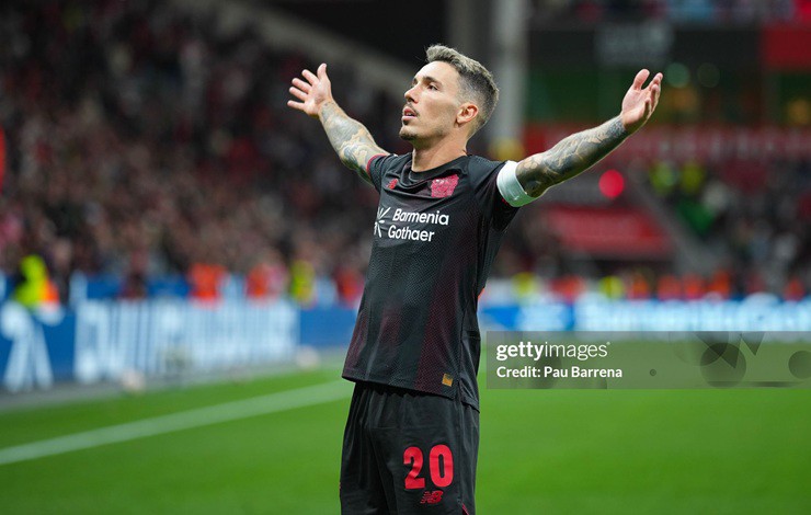 Grimaldo tỏa sáng với cú đúp sút phạt đẹp mắt