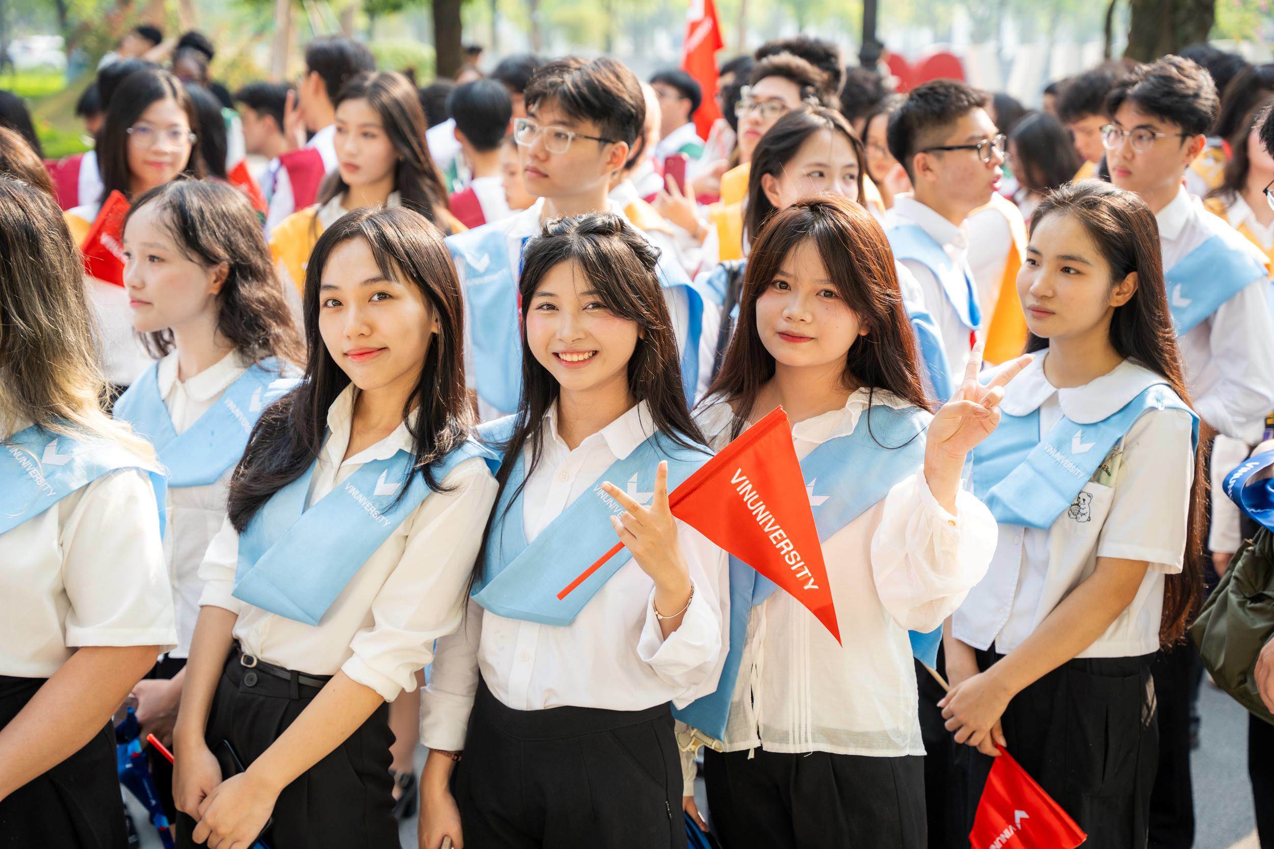 Các tân sinh viên của VinUni hân hoan trong ngày tựu trường đầu tiên