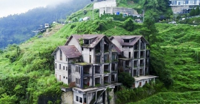 Biệt thự bề thế bỏ hoang gần 20 năm ở Tam Đảo g...
