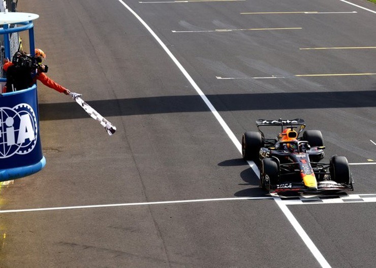 Verstappen hoàn thành cuộc đua F1 nhanh nhất lịch sử