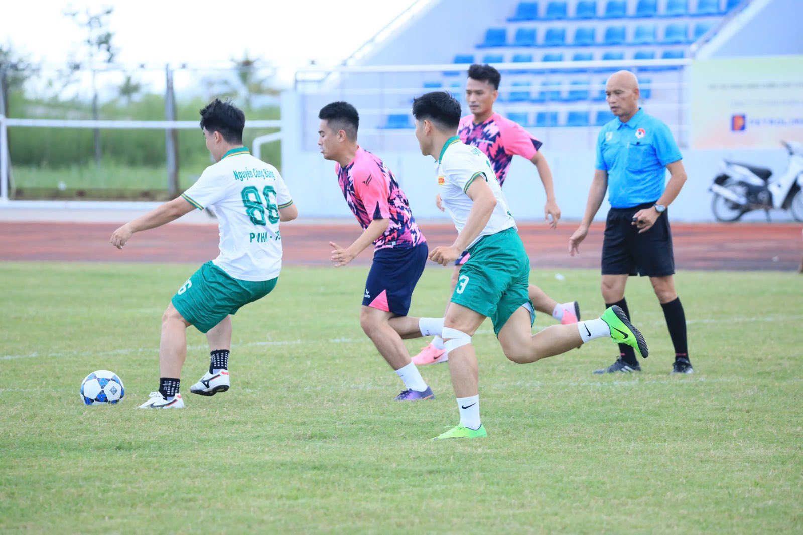 Gần 600 “chiến binh bầu trời” Vietjet tranh tài thể thao và hành động vì môi trường biển - 6