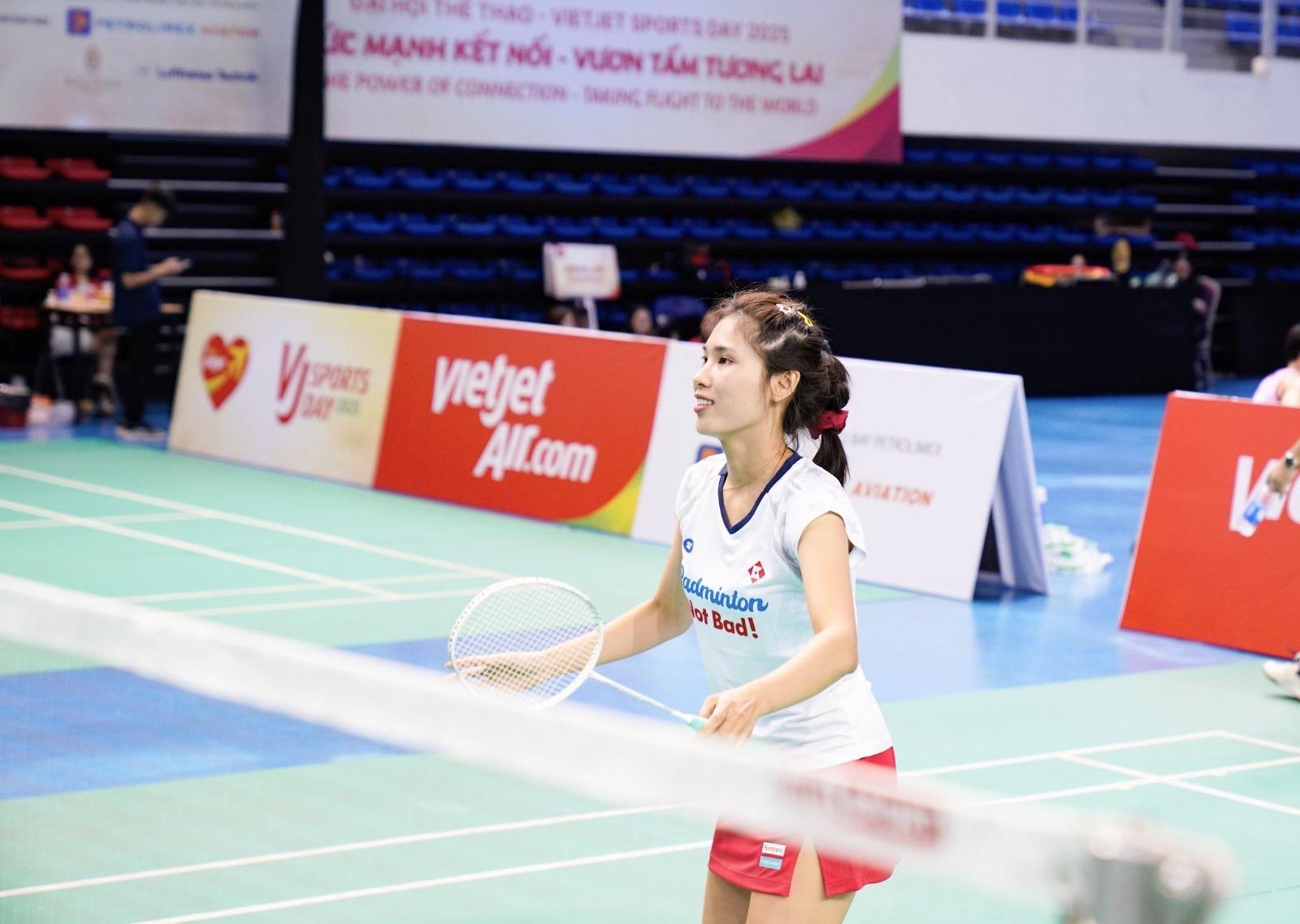 Gần 600 “chiến binh bầu trời” Vietjet tranh tài thể thao và hành động vì môi trường biển - 7