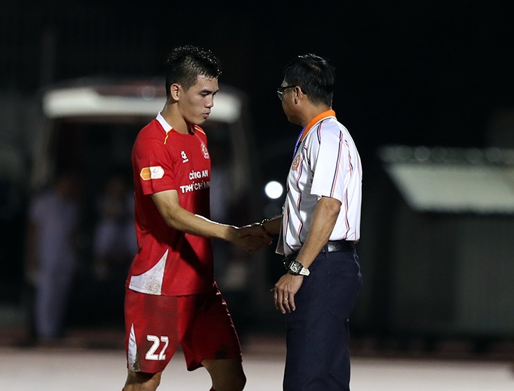 HLV Lê Huỳnh Đức tiếp tục bị hỏi về phong độ của Tiến Linh.