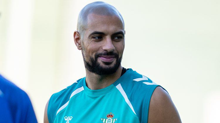 Amrabat trong buổi tập đầu tiên tại Betis