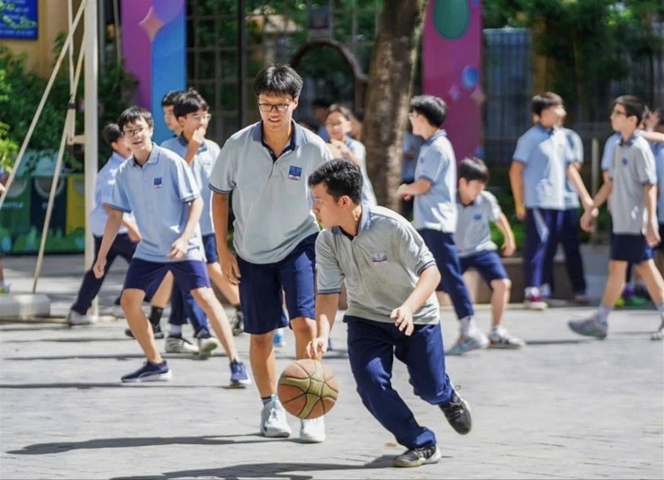 Cần tăng cường các sân chơi thể thao để học sinh chơi miễn phí sau giờ học.