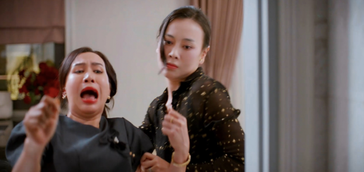 &nbsp;Phương Oanh diễn như lên đồng.&nbsp;