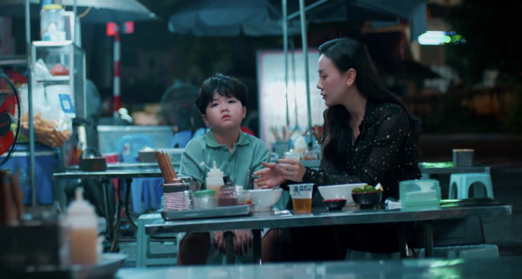 Cảnh phim làm khó Phương Oanh. Nữ diễn viên đánh giá cao diễn viên nhí Gia Nghĩa vào vai con trai Mỹ Anh.
