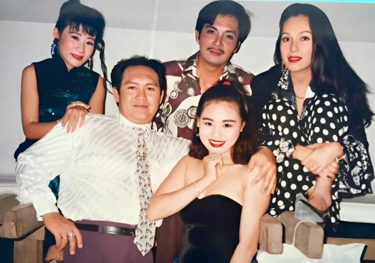 Thương Tín và các nghệ sĩ cùng thời.