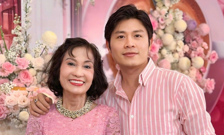 Nguyễn Văn Chung và mẹ.