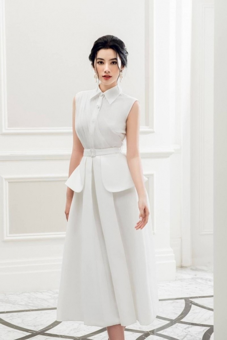 Đầm peplum tạo ra tỷ lệ thân hình đồng hồ cát, khiến phần hông có cảm giác đầy đặn hơn, eo bé lại, che bụng dưới hiệu quả.