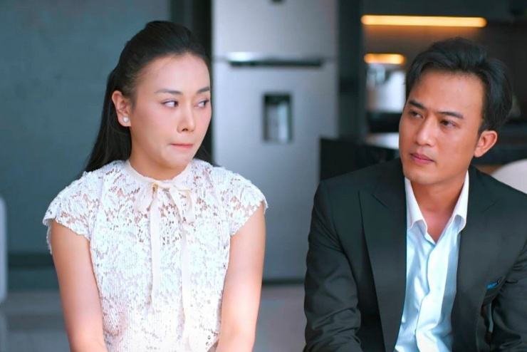Gió Ngang Khoảng Trời Xanh: Phương Oanh mặc đồ tự thiết kế, cho bạn diễn mượn túi hiệu? - 7