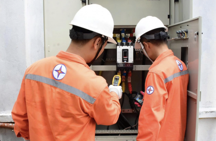Tháng 8/2025, hơn 3,2 triệu hộ gia đình trên cả nước có hoá đơn tiền điện tăng mạnh. Ảnh minh hoạ: EVNHANOI