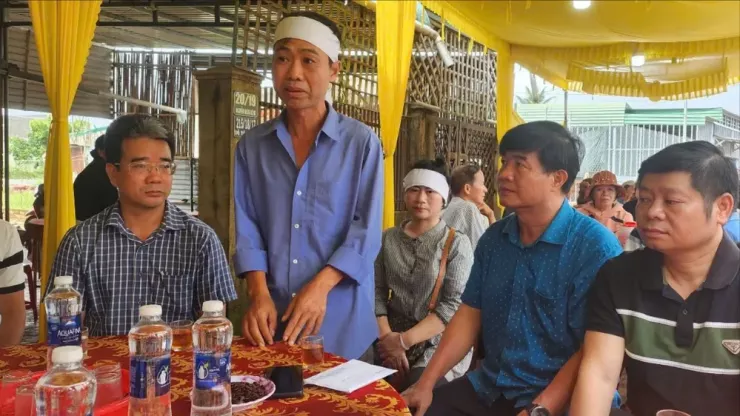 Người thân nạn nhân cảm ơn chính quyền các cấp đã quan tâm, động viên, chia buồn cùng gia quyến. Ảnh: H.T