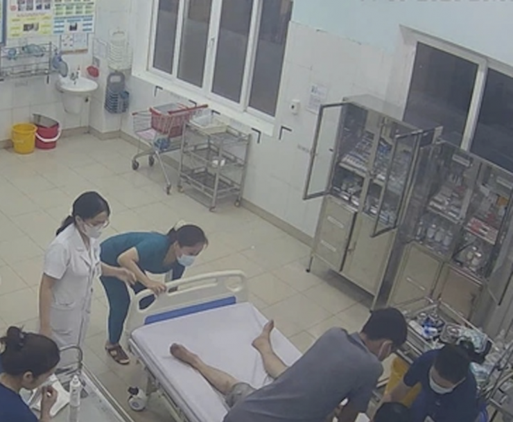 Bệnh nhân N.K. được các y bác sĩ khoa Cấp cứu Bệnh viện Đa khoa tỉnh Quảng Trị cấp cứu kịp thời.