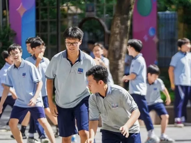 Loay hoay giữa phí câu lạc bộ và bài toán đón con