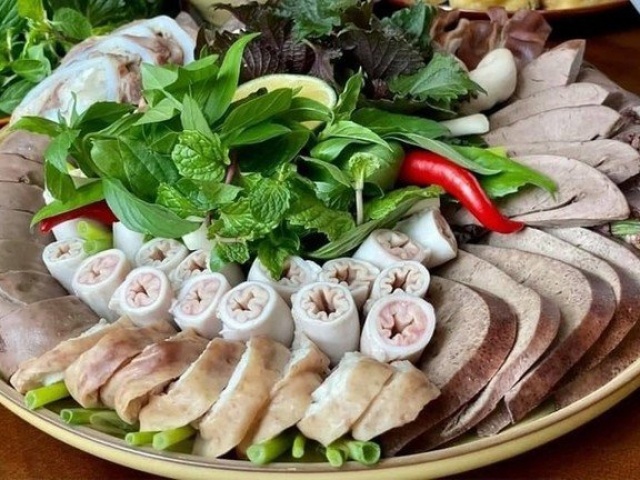 Mắc liên cầu lợn sau nhiều lần uống rượu với lòng lợn, nem chua