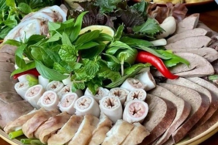 Mắc liên cầu lợn sau nhiều lần uống rượu với lòng lợn, nem chua