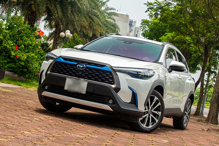 Toyota Corolla Cross HEV khan hiếm trên thị trường xe cũ nên mức giá có phần cao.
