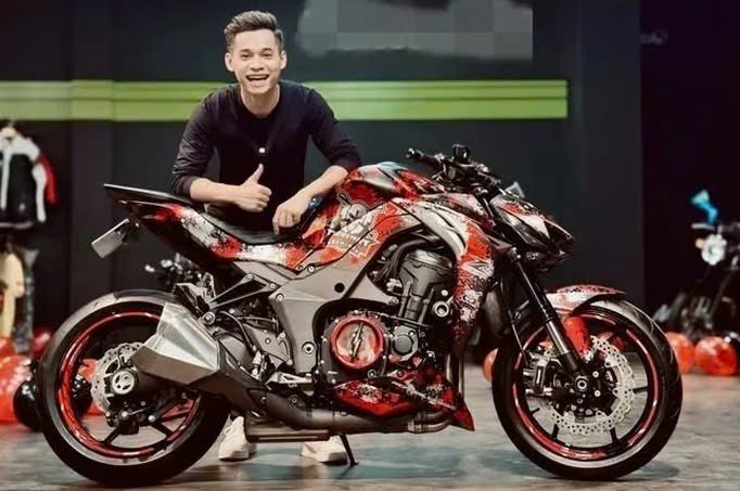 Độ Mixi, hot streamer, gây nhiều tranh cãi.