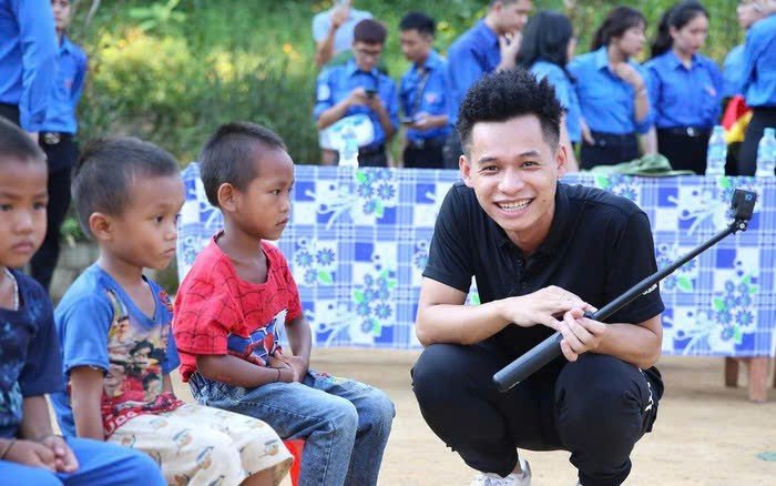 Độ Mixi trong một hoạt động thiện nguyện.