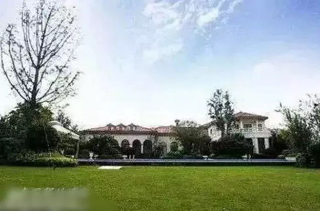 "Thần tiên tỷ tỷ" ở tuổi 38 có lối sống kín đáo, giản dị trong biệt thự xa hoa 16.700m2 - 6
