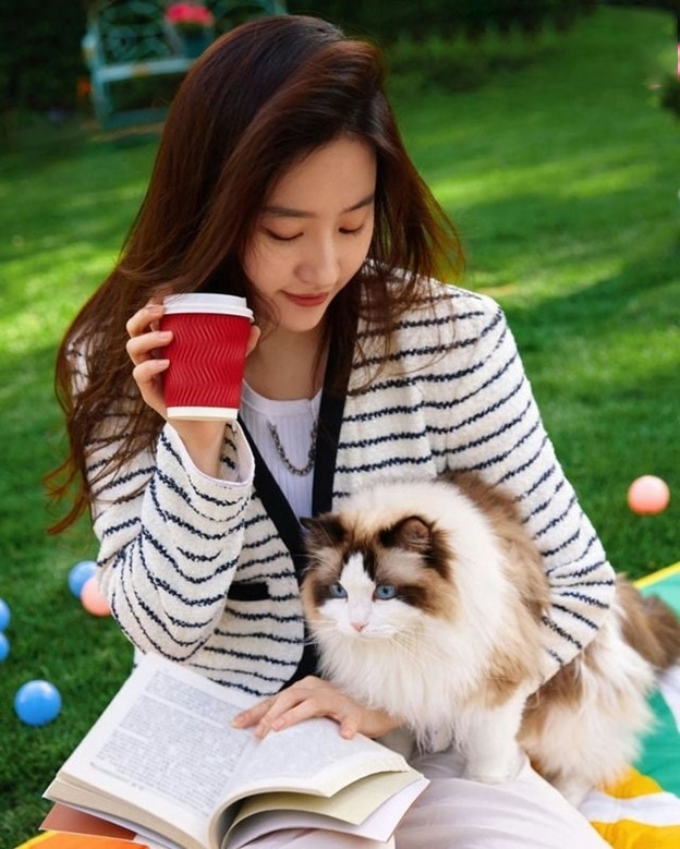 "Thần tiên tỷ tỷ" ở tuổi 38 có lối sống kín đáo, giản dị trong biệt thự xa hoa 16.700m2 - 12