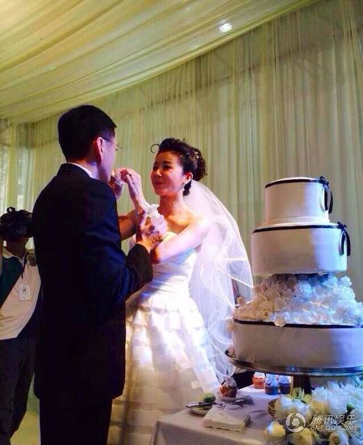 Cuộc hôn nhân thứ hai của cô kín đáo