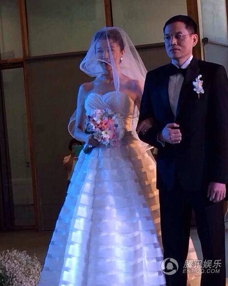 Tôn Phi Phi công bố ly hôn chồng doanh nhân