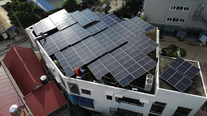 Hệ thống điện mặt trời mái nhà được lắp đặt tại nhà dân. Ảnh: Phương Anh