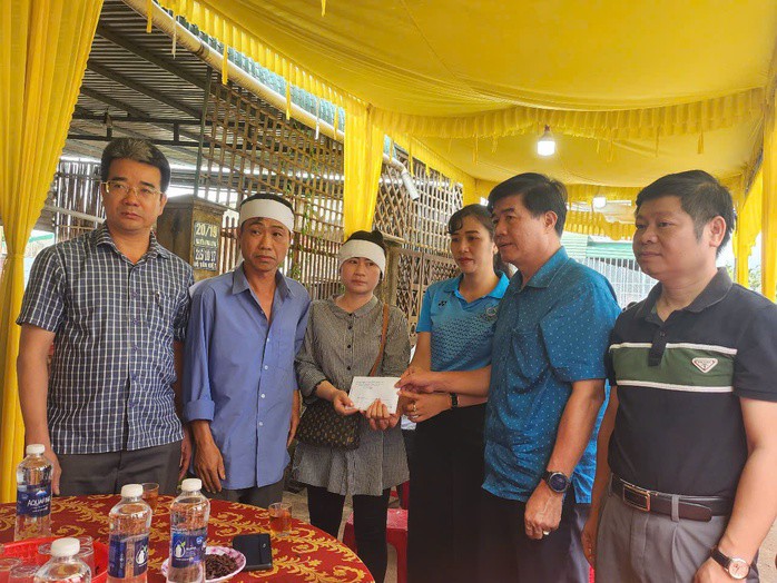 UBND tỉnh Đắk Lắk trao tiền hỗ trợ