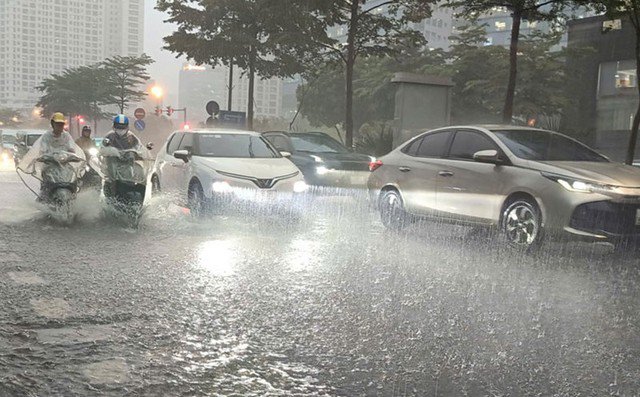 Cảnh báo mưa dông ở Hà Nội.