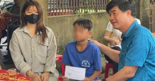 Biểu dương bé trai dũng cảm cứu bạn thoát chết ...