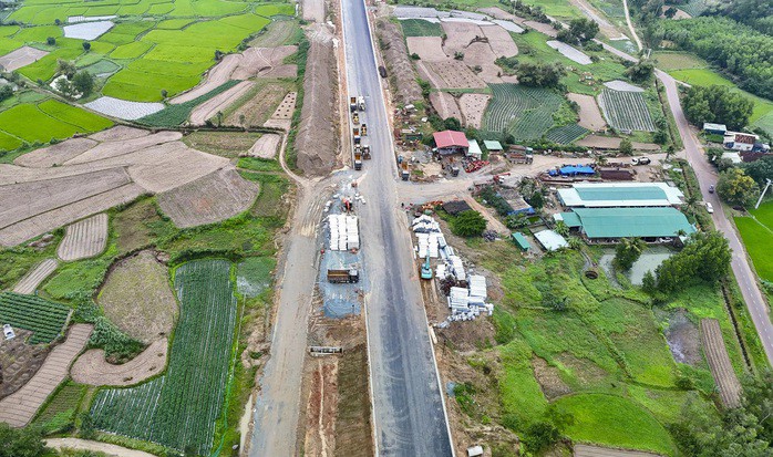 Các nhà thầu đang thi công tuyến cao tốc Hoài Nhơn - Quy Nhơn