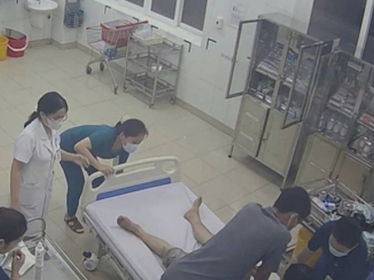 Người đàn ông thoát chết sau khi chủ động đi bộ vào bệnh viện cấp cứu