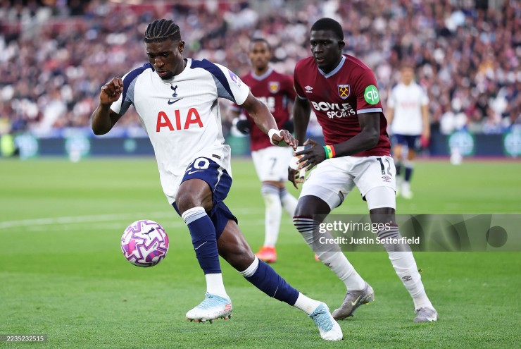 West Ham và Tottenham chơi ăn miếng trả miếng trong hiệp một