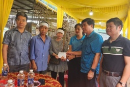 Phó Chủ tịch UBND tỉnh Đắk Lắk thăm viếng các nạn nhân trong vụ thảm...