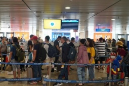 Tin tức trong ngày - Chỉ đạo mới của Thủ tướng về việc người dân mua vé, kiểm tra an ninh lên máy bay qua VNeID