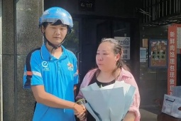 Tặng cổ phần cho shipper cứu mình khỏi kho đông lạnh