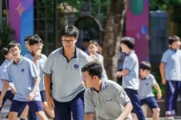 Loay hoay giữa phí câu lạc bộ và bài toán đón con