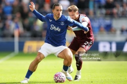 Kết quả bóng đá Everton - Aston Villa: Bỏ lỡ khó tin, Martinez gieo sầu Grealish (Ngoại hạng Anh)